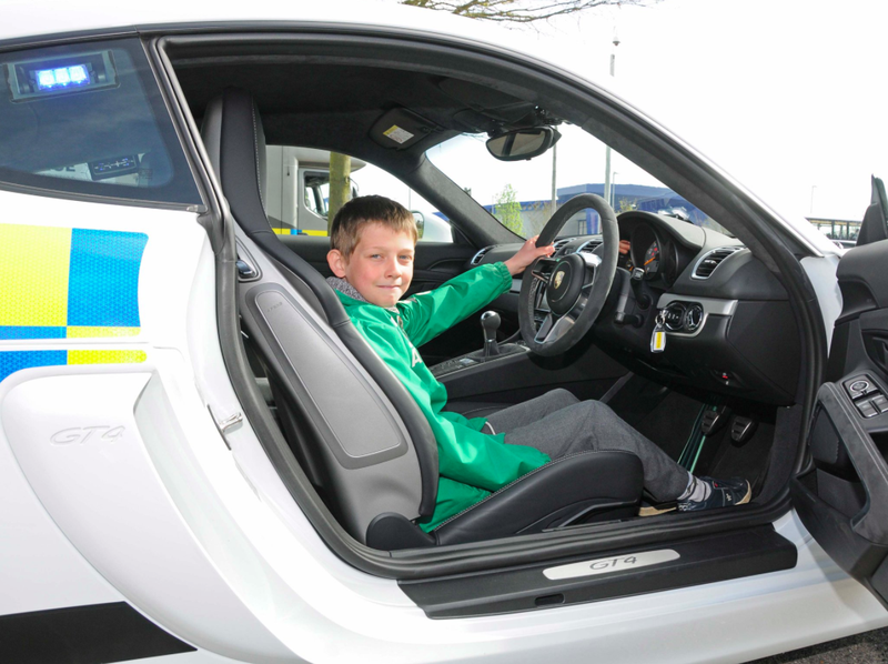 Illustration for article titled This Porsche Cayman GT4 Is A Police Car I Can Get Behind